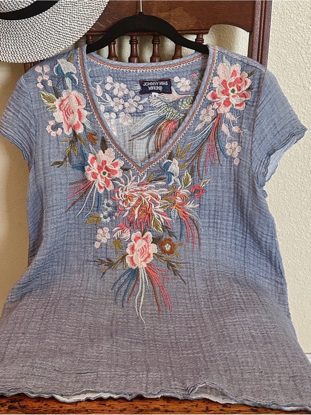 Johnny Was Light Blue-Grey Embroidered V-Neck Floral Top